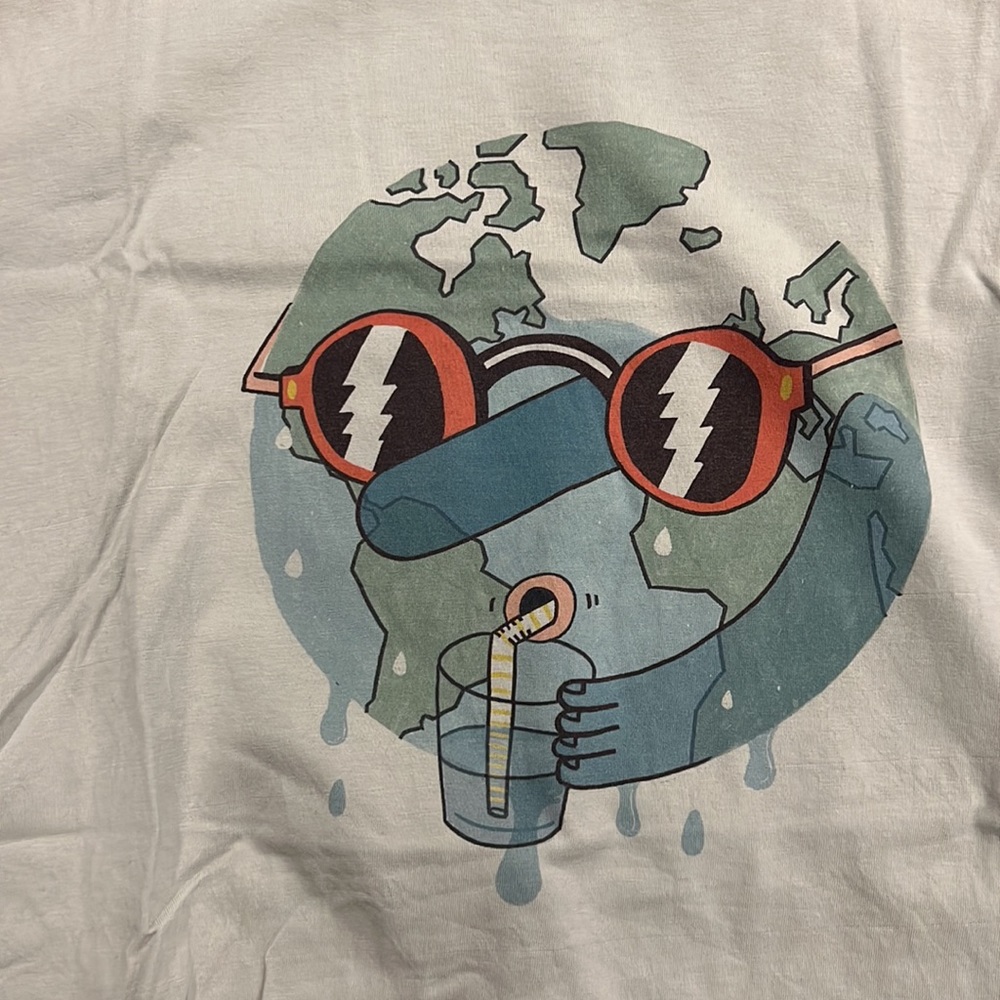 T-Shirt - Picture 2 of 3